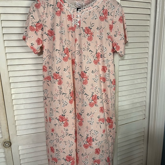 SELLING CATHERINE MALANDRINO NIGHTGOWN SIZE LARGE NWT FLORAL COLOR SHORT SLEEVE - Picture 3 of 12